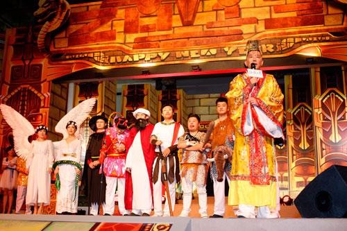 12月28日,巨人网络2013年《仙侠世界》cosplay年会,员工惊奇发现