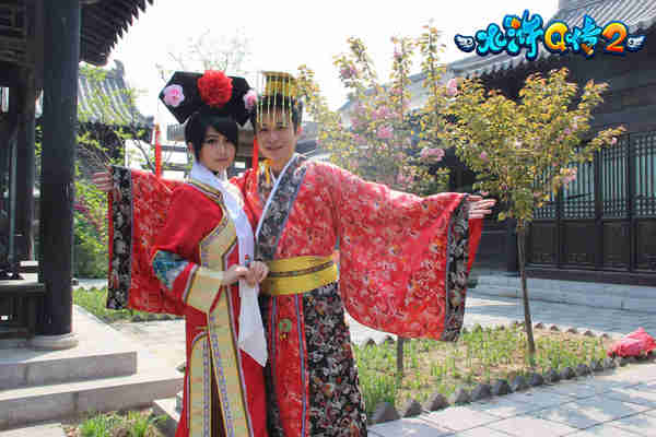 性感妹子率军探秘《水浒Q传2》实景梁山