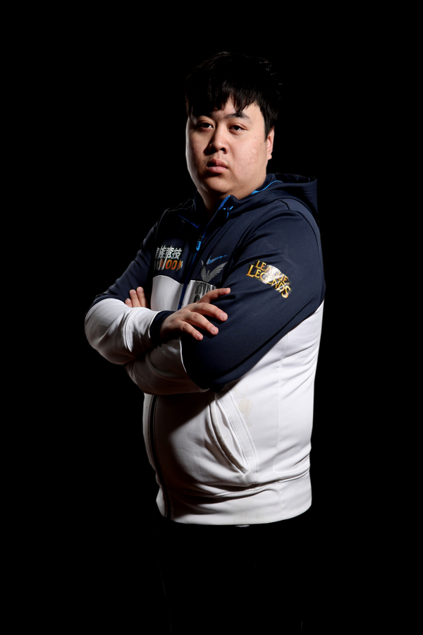 小狗uzi照片lol皇族uzi女友照片lol皇族uzi女友照片