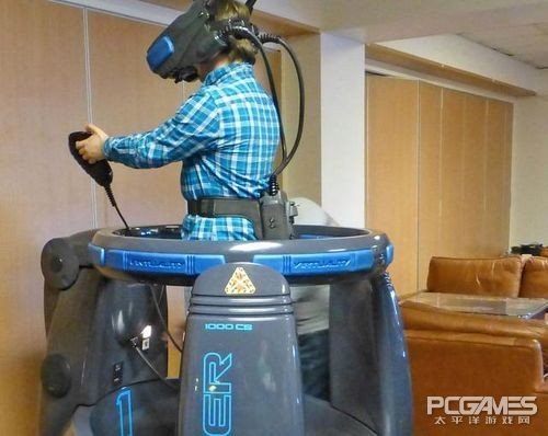 上世纪90年代的VR游戏机玩起来是怎样的体验