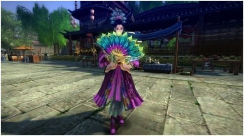 左手持扇右手持貂典藏羽扇拉风白貂限时热卖