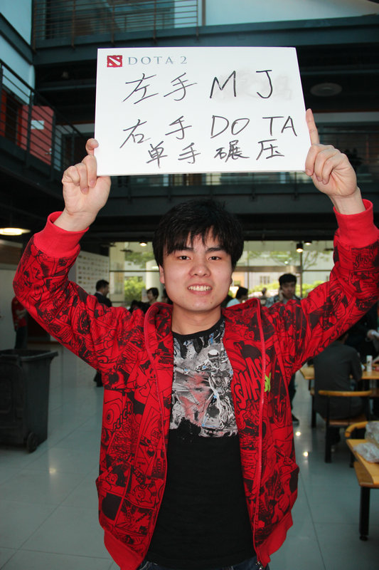 zsmj铁杆粉丝美女主持人dota2赴西藏祈福忠实玩家,为了dota2在中国的